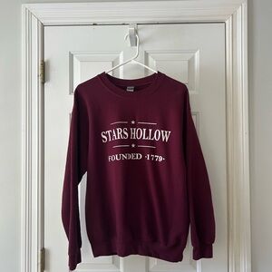 Maroon stars hallow crewneck